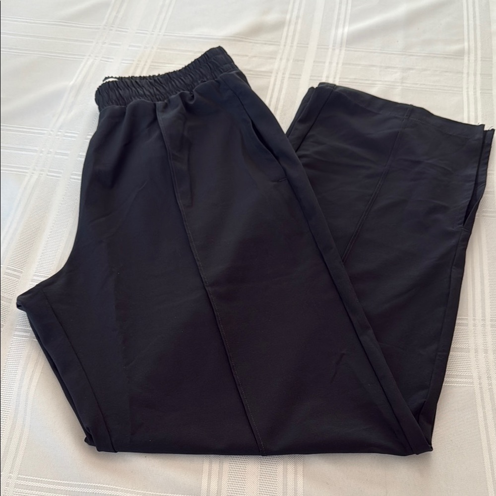 Abercrombie & Fitch Black Sweatpants with Elastic Waist/size Small short